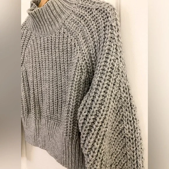 Cropped Sweater - Picture 3 of 3